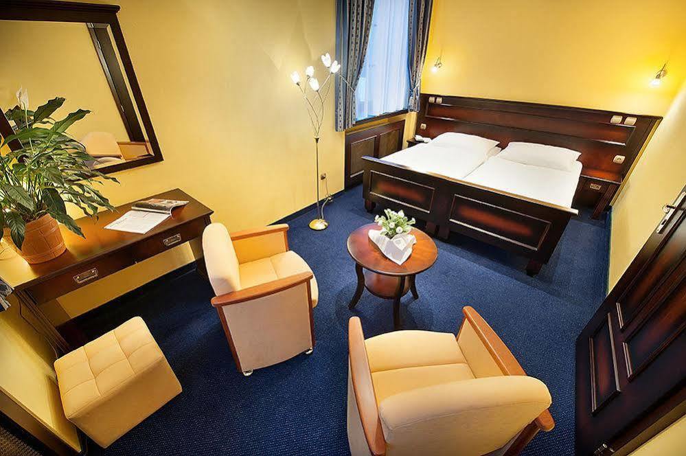 Fara Rancirov Hotel ยีห์ลาวา ภายนอก รูปภาพ